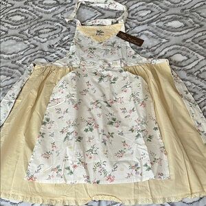 Floral Apron with embroidered and Lace Decorated double front 2 pockets